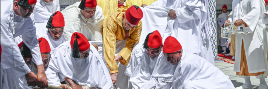 أمير المؤمنين يؤدي صلاة عيد الأضحى المبارك بمسجد أهل فاس بالرباط ويتقبل التهاني بهذه المناسبة السعيدة
